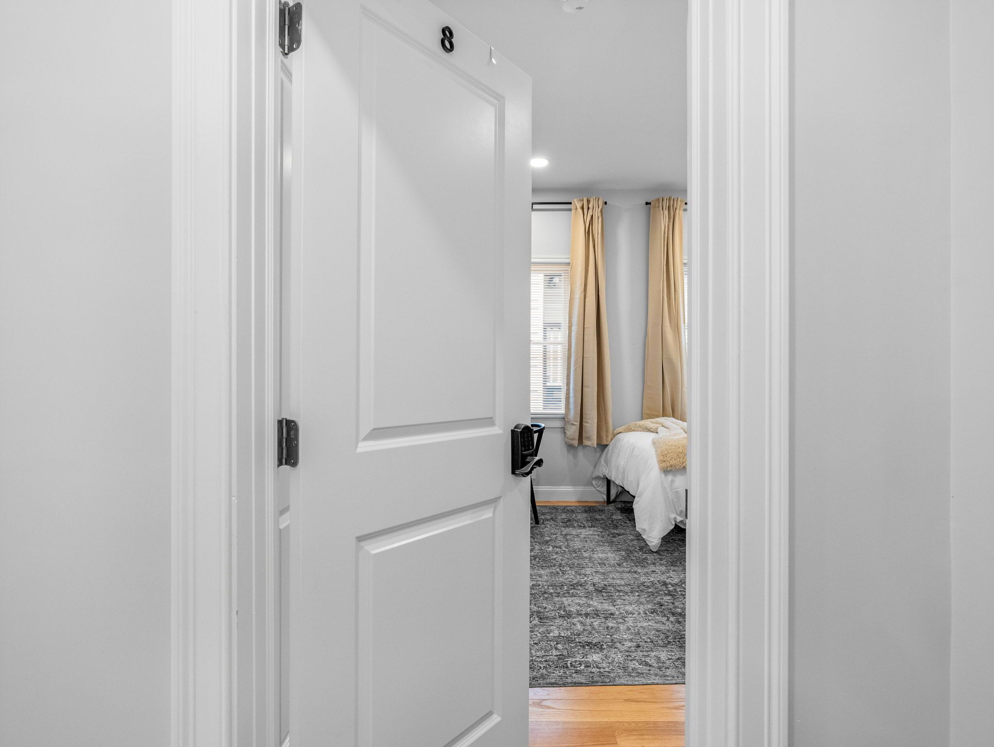 Planxa i posts de planxar, un bressol de viatge i wifi gratuïta 