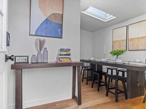 Dining - Modern LUX | Deck+ Parking | Near T Harvard/MIT/BU (Cambridge)