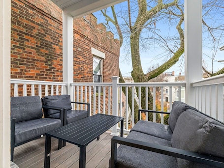 Property grounds. Modern LUX | Deck+ Parking | Near T Harvard/MIT/BU