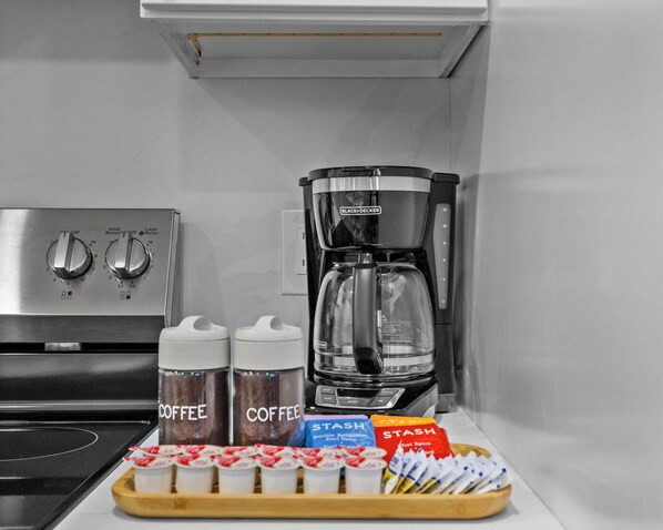 Fridge, microwave, oven, stovetop - Modern LUX | Deck+ Parking | Near T Harvard/MIT/BU (Cambridge)