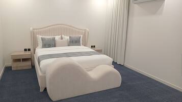 Svit Deluxe | Mörkläggningsgardiner, strykjärn/strykbräda och gratis wi-fi