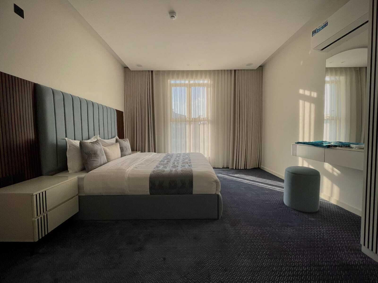 Pimennysverhot, silitysrauta/-lauta, ilmainen Wi-Fi