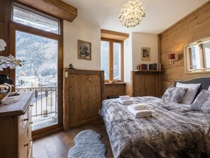 2 Schlafzimmer, Schreibtisch, Bügeleisen/Bügelbrett, Reisekinderbett