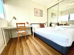 Iron/ironing board, free WiFi, bed sheets - Breathtaking City & Sky Views (Burwood)