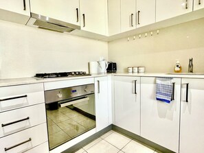 Fridge, microwave, oven, dishwasher - Breathtaking City & Sky Views (Burwood)