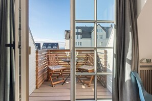 Unclassified image, 4 of 14, button