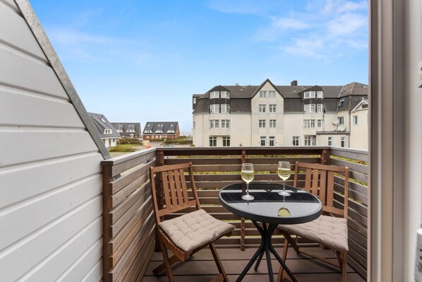 Unclassified image, 1 of 14, button