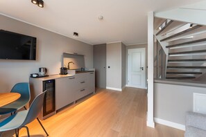 Unclassified image, 5 of 14, button