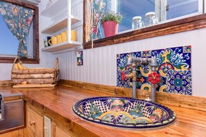 Towels, soap, shampoo, toilet paper