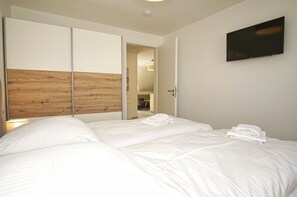 3 bedrooms, WiFi - Beachfront apartment with balcony, use of swimming pool and sauna - Rex Rugia H-1010 - (Mönchgut)