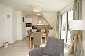 Dining - Beachfront apartment with balcony, use of swimming pool and sauna - Rex Rugia H-1010 - (Mönchgut)