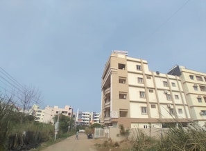 Front of property - HAPPY STAYS ElITE (Penumuluru)