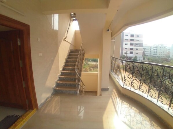 Lobby - HAPPY STAYS ElITE (Penumuluru)