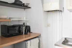 雪櫃、微波爐、爐具、廚房用具/餐具/器皿