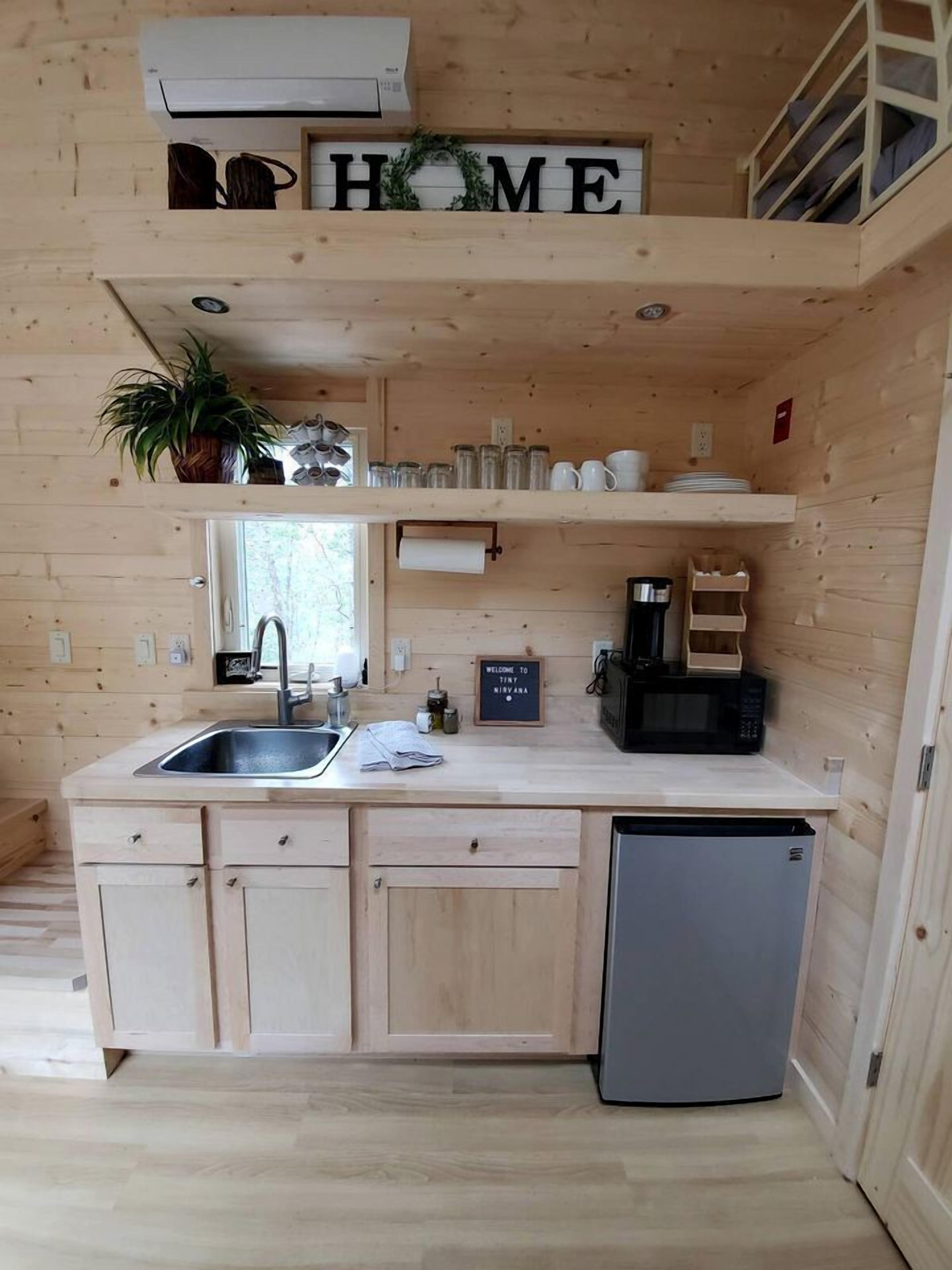 Coffee/tea maker, fridge, microwave, stovetop