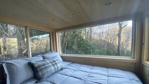 1 dormitorio, tabla de planchar con plancha, wifi y ropa de cama