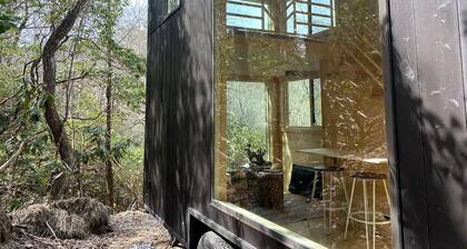Stunning Tiny House in Nature Perfect for Luxury Camping in Hiawassee, Georgia