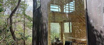 Stunning Tiny House in Nature Perfect for Luxury Camping in Hiawassee, Georgia