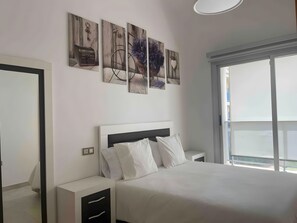 WiFi, bed sheets - Luxury House Apartment with Balcony, Wi-Fi, and Air Conditioning (Sant Jordi)