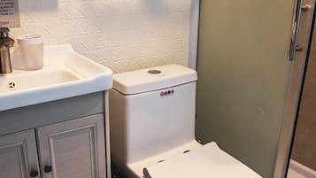 Handtücher, Seife, Shampoo, Toilettenpapier