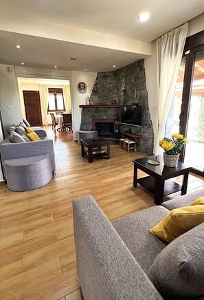 Villa, 4 Bedrooms, Terrace, Mountain View | Living room - Kyperounta Heights - Breathtaking View (Kyperounta)