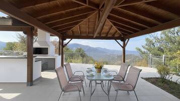 Villa, 4 Bedrooms, Terrace, Mountain View | BBQ/picnic area
