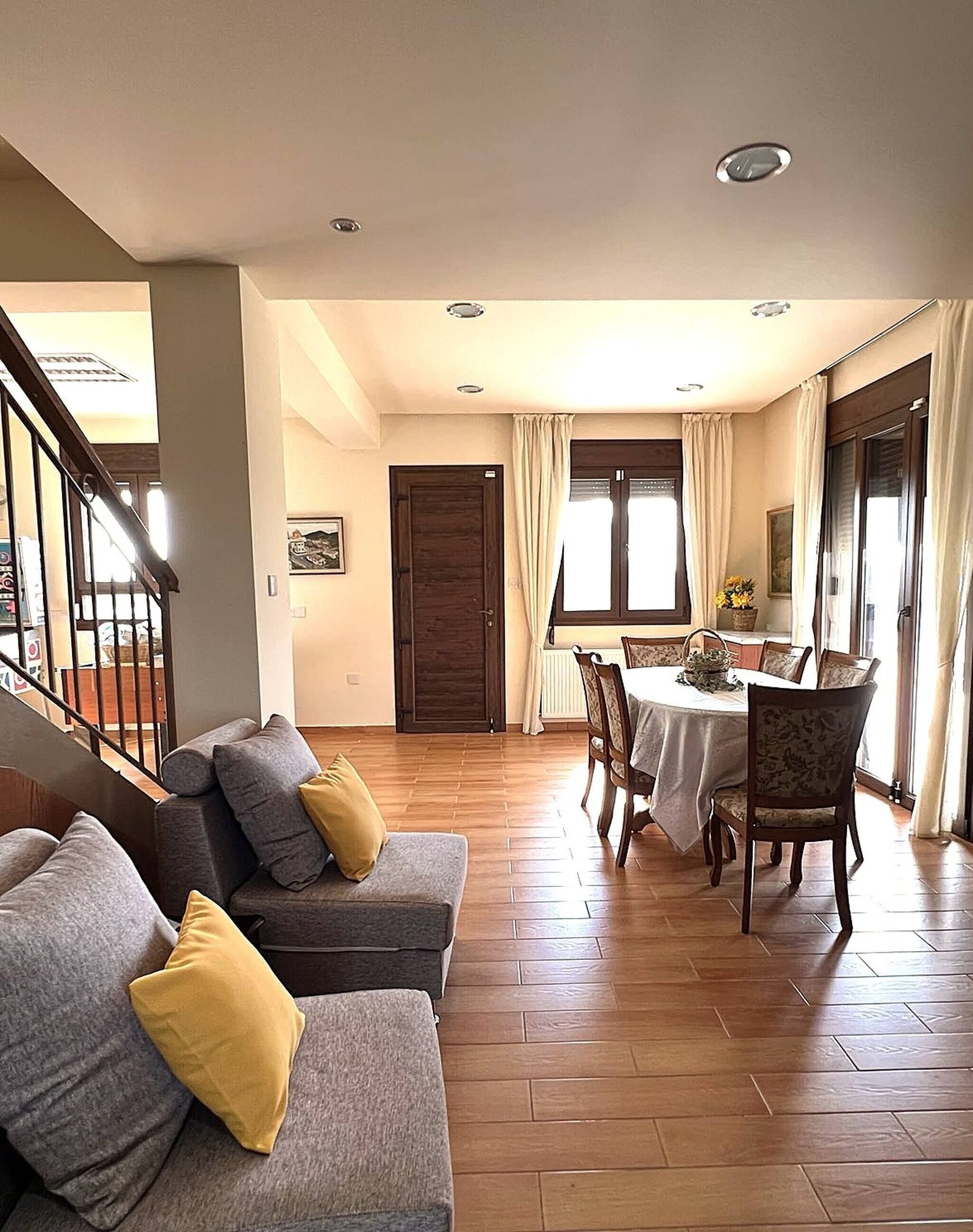 Villa, 4 Bedrooms, Terrace, Mountain View | Dining room