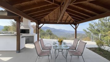 Villa, 4 Bedrooms, Terrace, Mountain View | BBQ/picnic Area