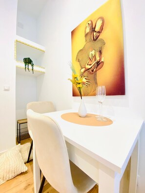 Apartamento básico | Ferros/tábuas de passar roupa, Wi-Fi de cortesia