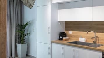 Grand réfrigérateur, four, plaque de cuisson