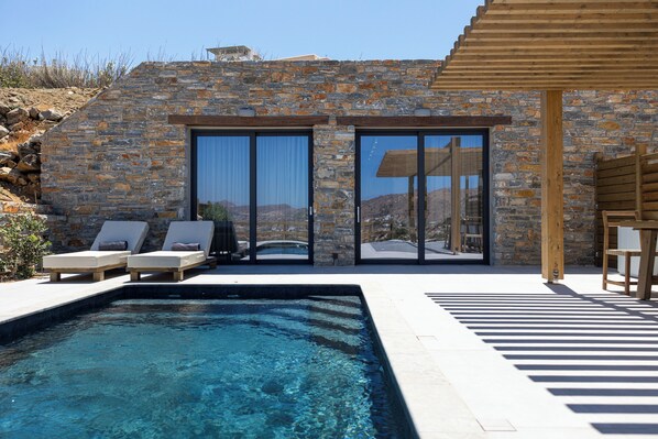 5 outdoor pools