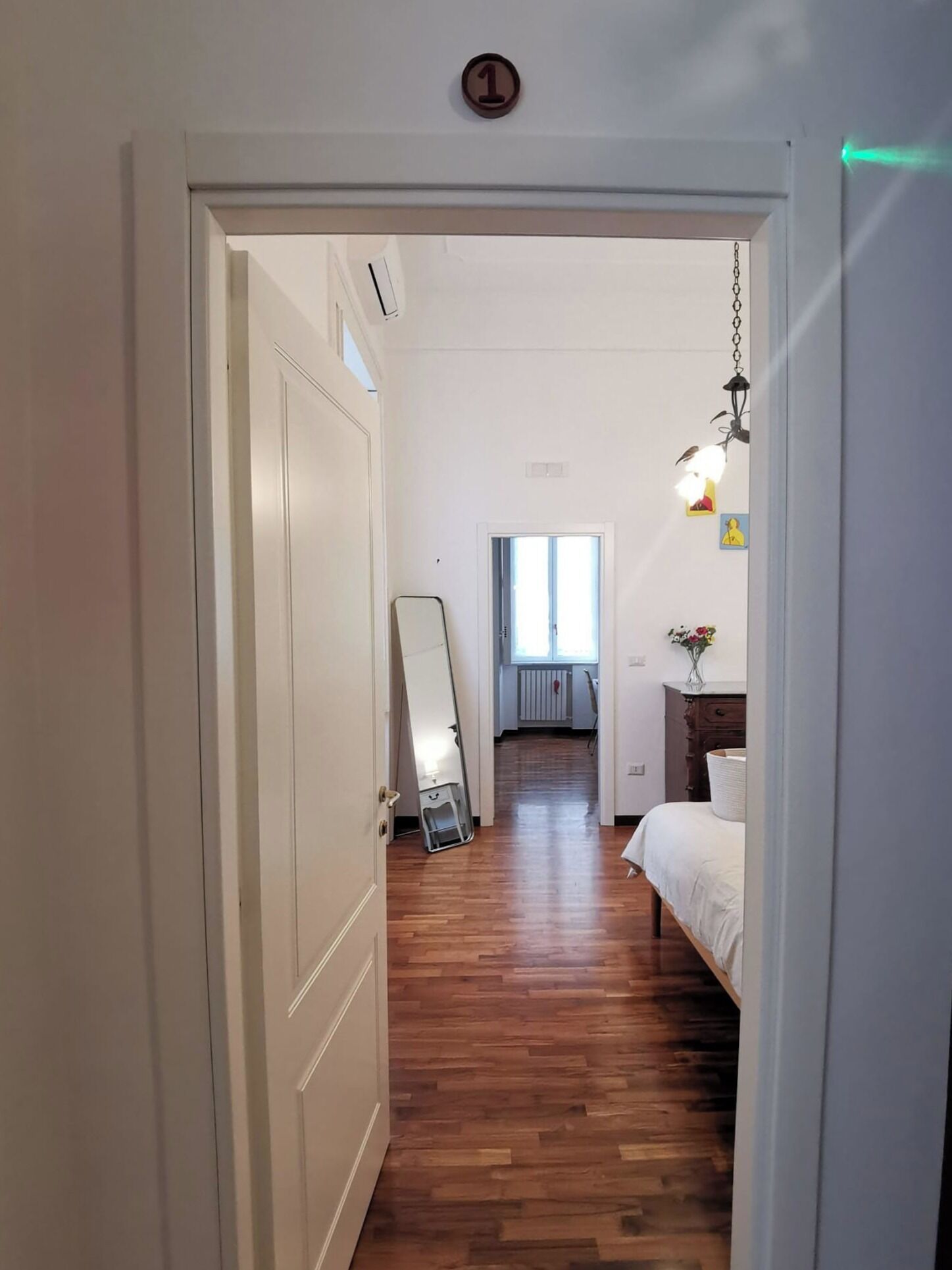 Coffres-forts dans les chambres, bureau, fer et planche à repasser