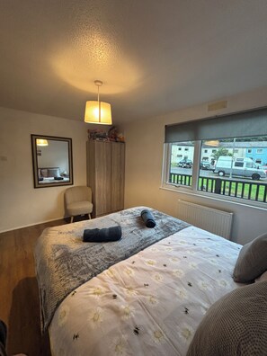 Internet, bed sheets - Edwards cabin (Caernarfon)