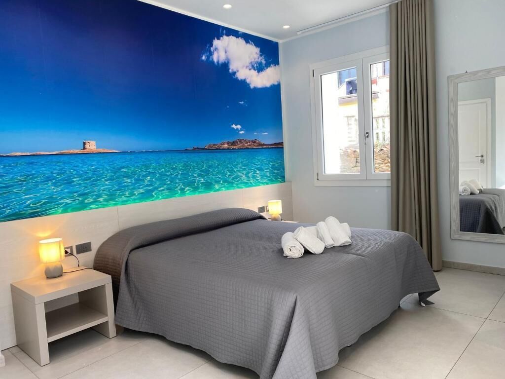 Skrivebord, blendingsgardiner, lydisolert og wi-fi (inkludert)