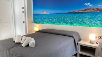 Schreibtisch, Verdunkelungsvorhänge, schallisolierte Zimmer