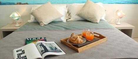 Een bureau, verduisterende gordijnen, geluiddichte muren, gratis wifi