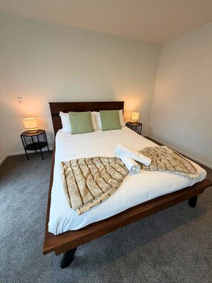 2 bedrooms, iron/ironing board, WiFi, bed sheets - Serene 2BR Retreat at the heart of Christchurch Central City (Christchurch)