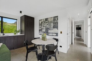 Dining - Luxe Queenstown Retreat (Queenstown)