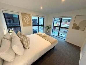 3 bedrooms, desk, iron/ironing board, WiFi - Spacious 3BR Townhouse - Majestic on Manchester St (Christchurch)