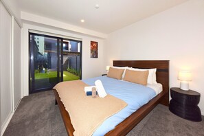 2 bedrooms, desk, iron/ironing board, WiFi - Stylish 2BR Retreat by Te Kaha Stadium (Christchurch)