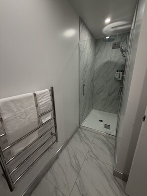 Hair dryer, towels - Freshly Built Apartment Near Te Kaha Stadium (Christchurch)