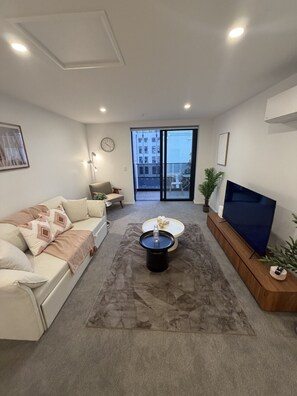 TV - Freshly Built Apartment Near Te Kaha Stadium (Christchurch)
