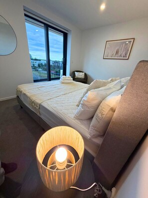 1 bedroom, iron/ironing board, WiFi, bed sheets - Chic Christchurch 1BR Apartment by Te Kaha Stadium (Christchurch)