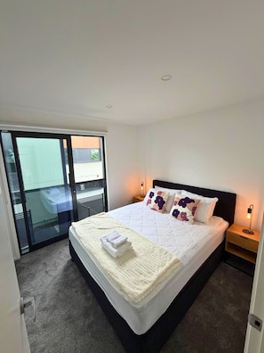 2 bedrooms, iron/ironing board, WiFi, bed sheets - Modern 2BR Townhouse by Te Kaha Stadium (Christchurch)