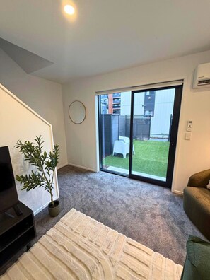 2 bedrooms, iron/ironing board, WiFi, bed sheets - Modern 2BR Townhouse by Te Kaha Stadium (Christchurch)