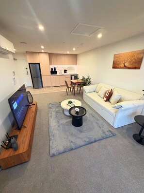 TV - Brand-New 1BR Apartment Near Upcoming Te Kaha (Christchurch)