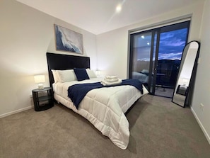 2 bedrooms, iron/ironing board, WiFi, bed sheets - Modern 2BR Apartment by Te Kaha Stadium (Christchurch)