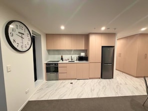 Private kitchen - Modern 2BR Apartment by Te Kaha Stadium (Christchurch)