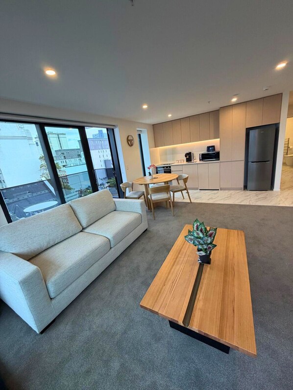 TV - Stylish Inner-City Manchester Street Stay (Christchurch)