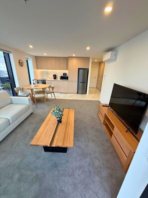 TV - Stylish Inner-City Manchester Street Stay (Christchurch)